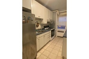 Fridge, microwave, oven, stovetop - Big bedrooms located 20 mins from Manhattan & 15 mins from  Forrest Hill Stadium (rego park)