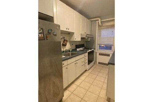 Big bedrooms located 20 mins from Manhattan & 15 mins from  Forrest Hill Stadium