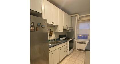 Big bedrooms located 20 mins from Manhattan & 15 mins from Forrest Hill Stadium