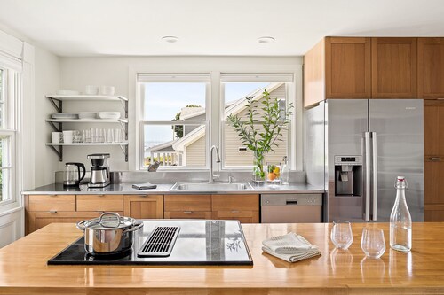 In-town, coastal + relaxing in Rockland