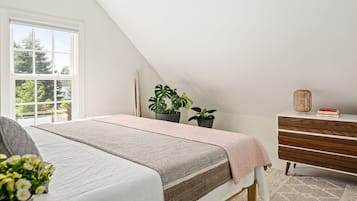 2 bedrooms, iron/ironing board, travel crib, free WiFi