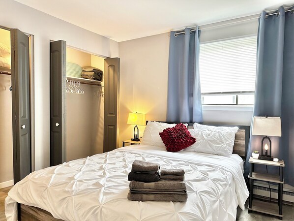 2 bedrooms, desk, iron/ironing board, travel crib