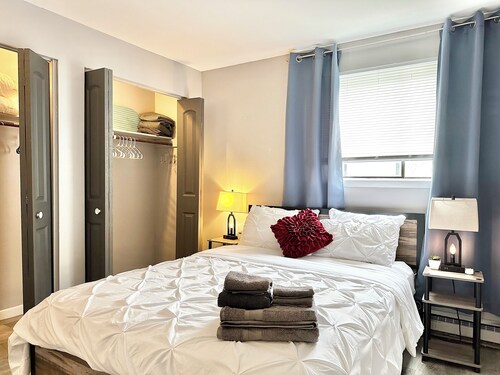 Comfy beds/Fast wifi/Getaway/Free Parking/Raging Waves Water park