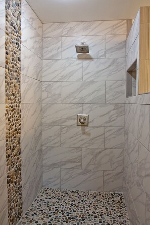 Combined shower/bathtub