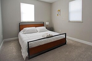 3 bedrooms, WiFi - ‼️‼️ Modern Wooded Retreat ‼️‼️ 6min to Purdue (West Lafayette)