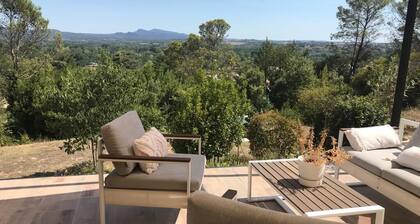 Modern CĂšvenole villa with superb terrace view