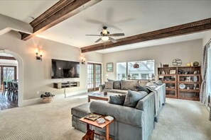 تلفزيون، مدفأة، ألعاب فيديو