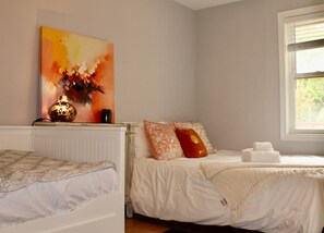 3 bedrooms, desk, iron/ironing board, free WiFi