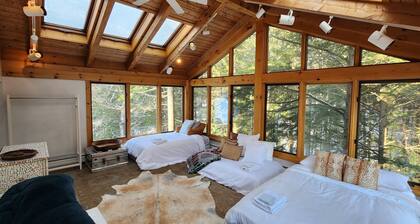 Sleeps 30!! 2 Cabins, 10 Bedrooms, 3 Kitchens, Hot Tub, Fireplaces, Game Rooms