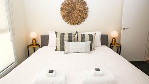 3 bedrooms, desk, iron/ironing board, free WiFi - HIDDEN GEM : Stylish retreat in the heart of Bright (Bright)