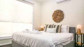 3 bedrooms, desk, iron/ironing board, free WiFi - HIDDEN GEM : Stylish retreat in the heart of Bright (Bright)