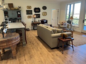 Smart TV, fireplace - New Home with Beautiful Mountain Views (Hayesville)