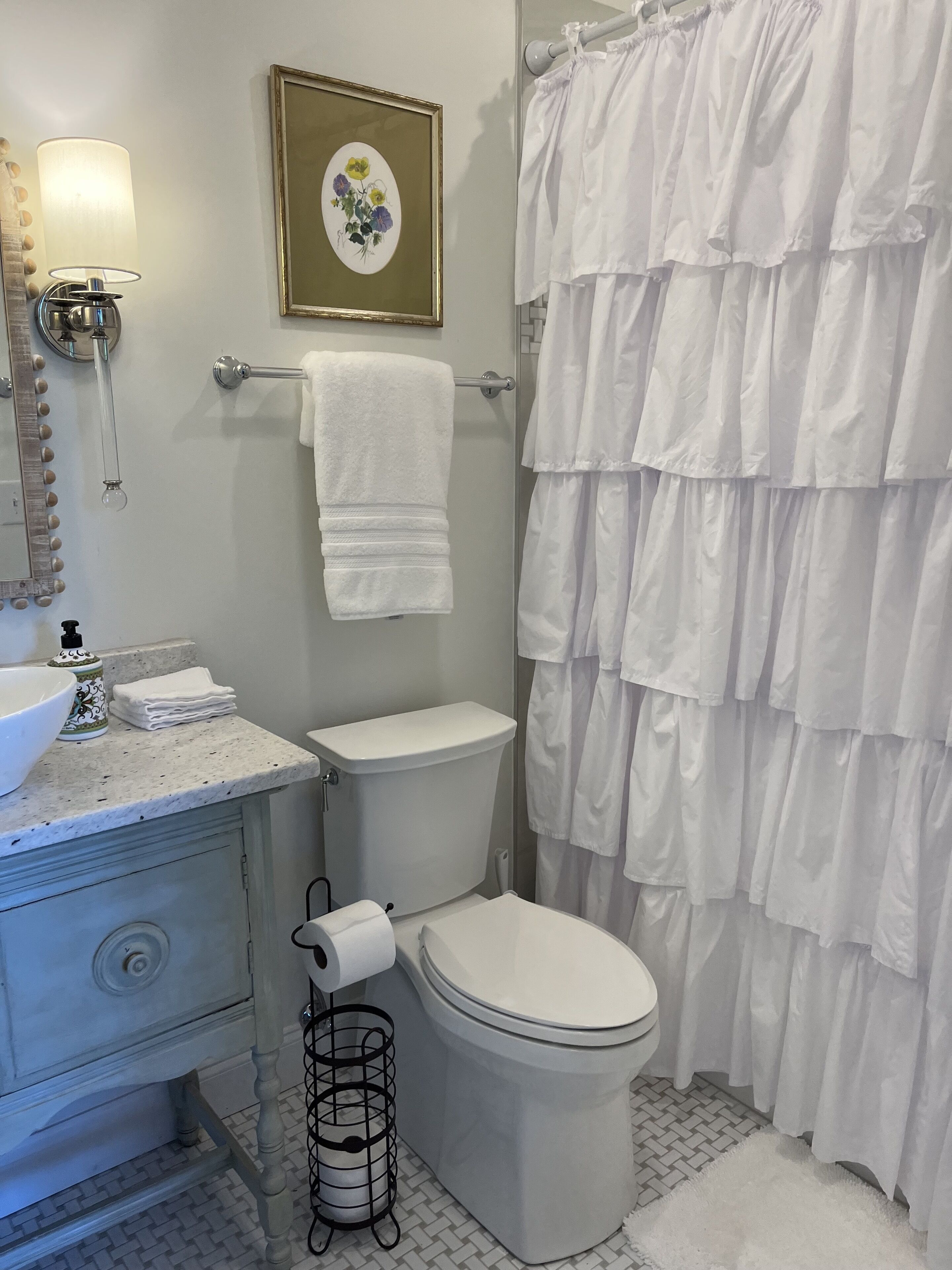 Ensemble douche/baignoire, sèche-cheveux, serviettes fournies, savon