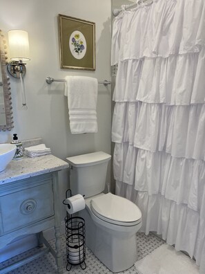 Combined shower/bathtub, hair dryer, towels, soap - New Home with Beautiful Mountain Views (Hayesville)