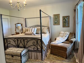 2 bedrooms, iron/ironing board, free WiFi, bed sheets - New Home with Beautiful Mountain Views (Hayesville)