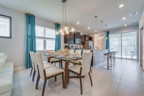 House, Multiple Beds (Best Windsor Island House) | Private kitchen
