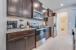 House, Multiple Beds (Best Windsor Island House) | Private kitchen
