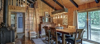 Cozy Lake Front Cabin on Chain Lake!