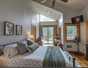 3 bedrooms, desk, iron/ironing board, free WiFi