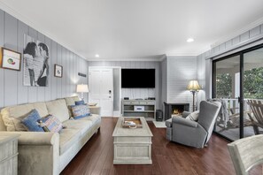 TV, fireplace - 2 bed I Silverado Resort & Spa in Napa - Wine Town (Napa)