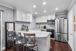 Fridge, microwave, oven, stovetop - 2 bed I Silverado Resort & Spa in Napa - Wine Town (Napa)