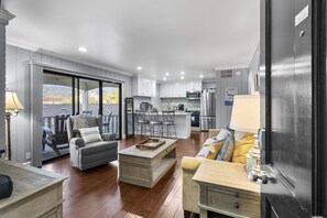 TV, fireplace - 2 bed I Silverado Resort & Spa in Napa - Wine Town (Napa)