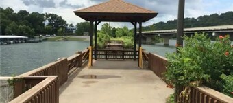 Pet Friendly Bungalow close to Eureka Springs!