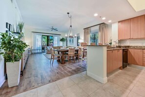 Interior - Luxury Residence 3BR near 5th Ave & Beach (Naples)