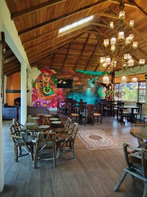 Dining - The Runtun Orchids. (BAÑOS DE AGUA SANTA)