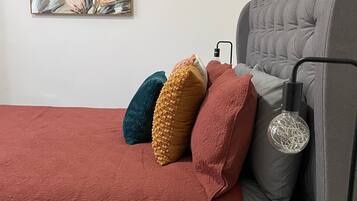 5 bedrooms, desk, iron/ironing board, travel crib