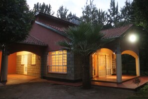Exterior - Beautiful 5 bedroom farmhouse with mountain view (Kilimambogo)