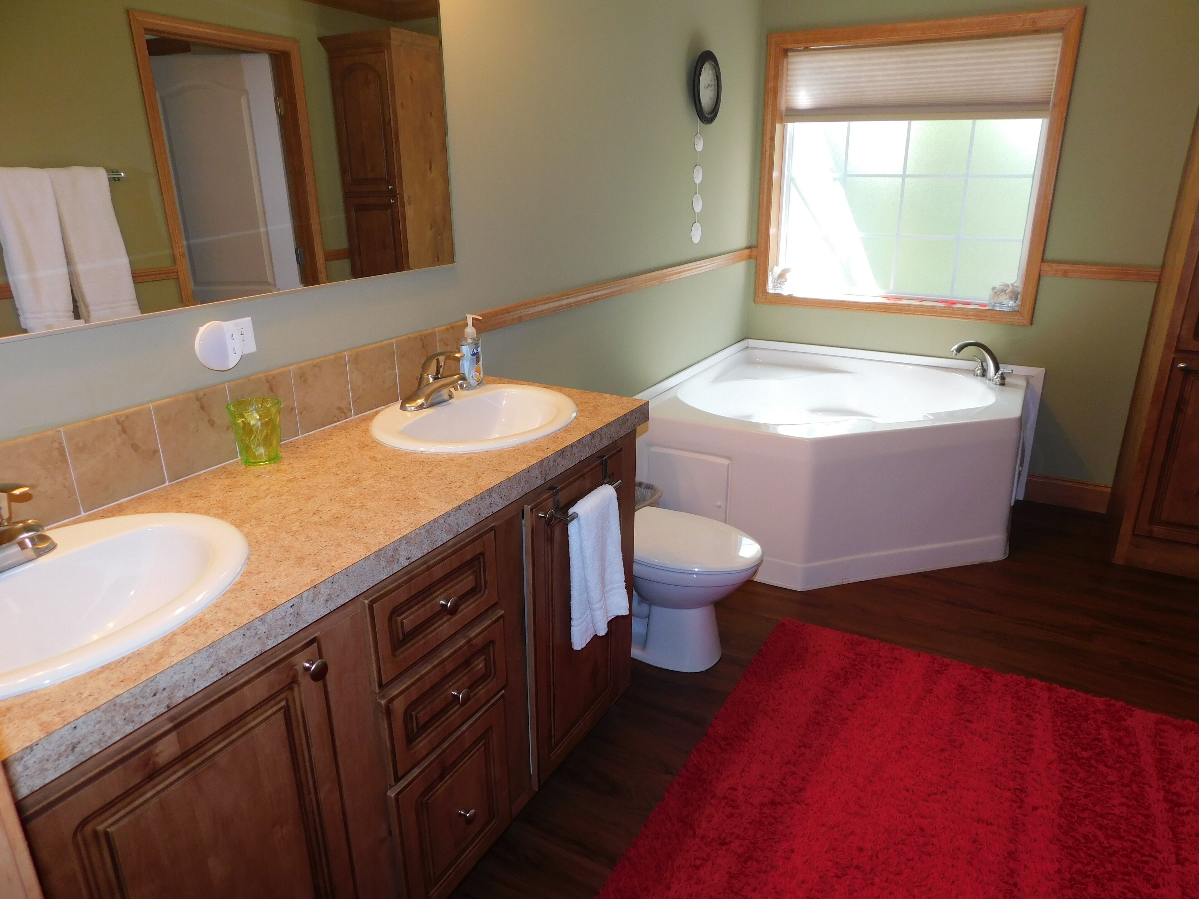 8min from beach,MasterSuite w/bath + own entrance
