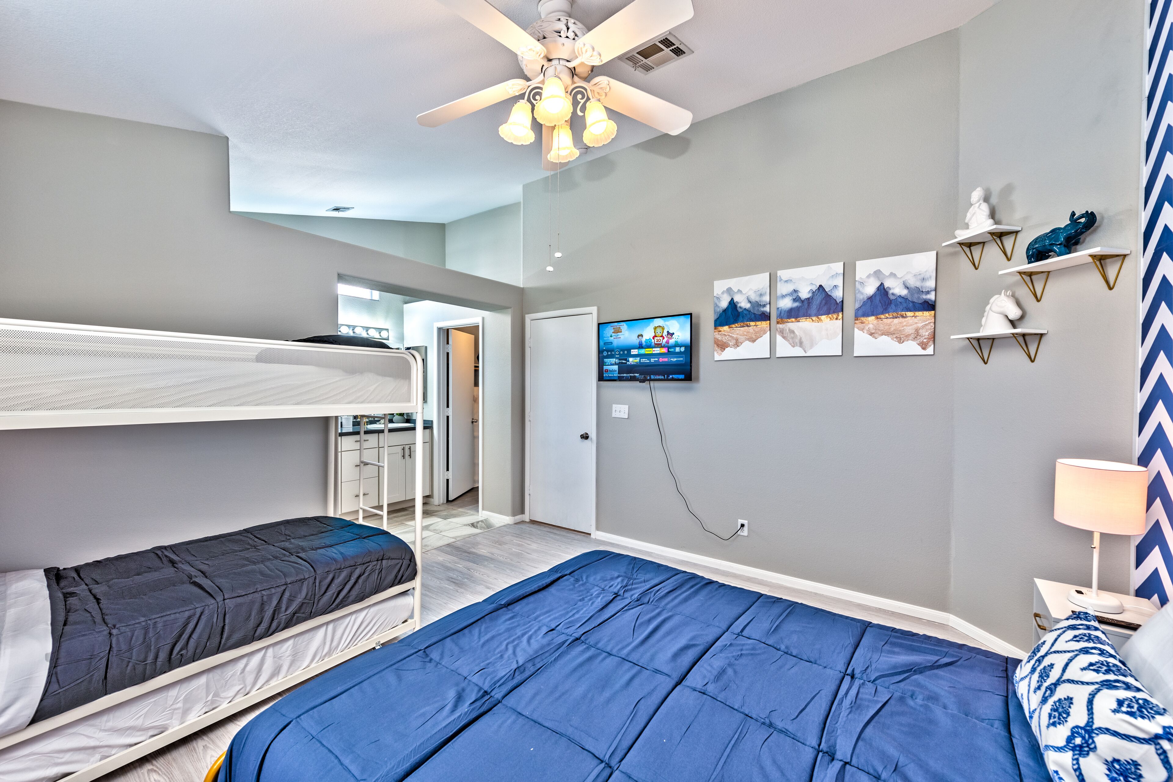 3 bedrooms, iron/ironing board, travel cot, free WiFi