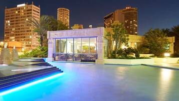 Indoor pool, 2 outdoor pools