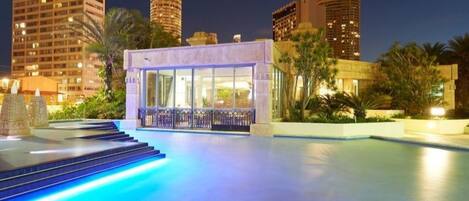 Indoor pool, 2 outdoor pools