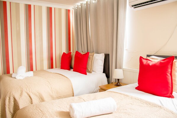 5 bedrooms, iron/ironing board, WiFi, bed sheets