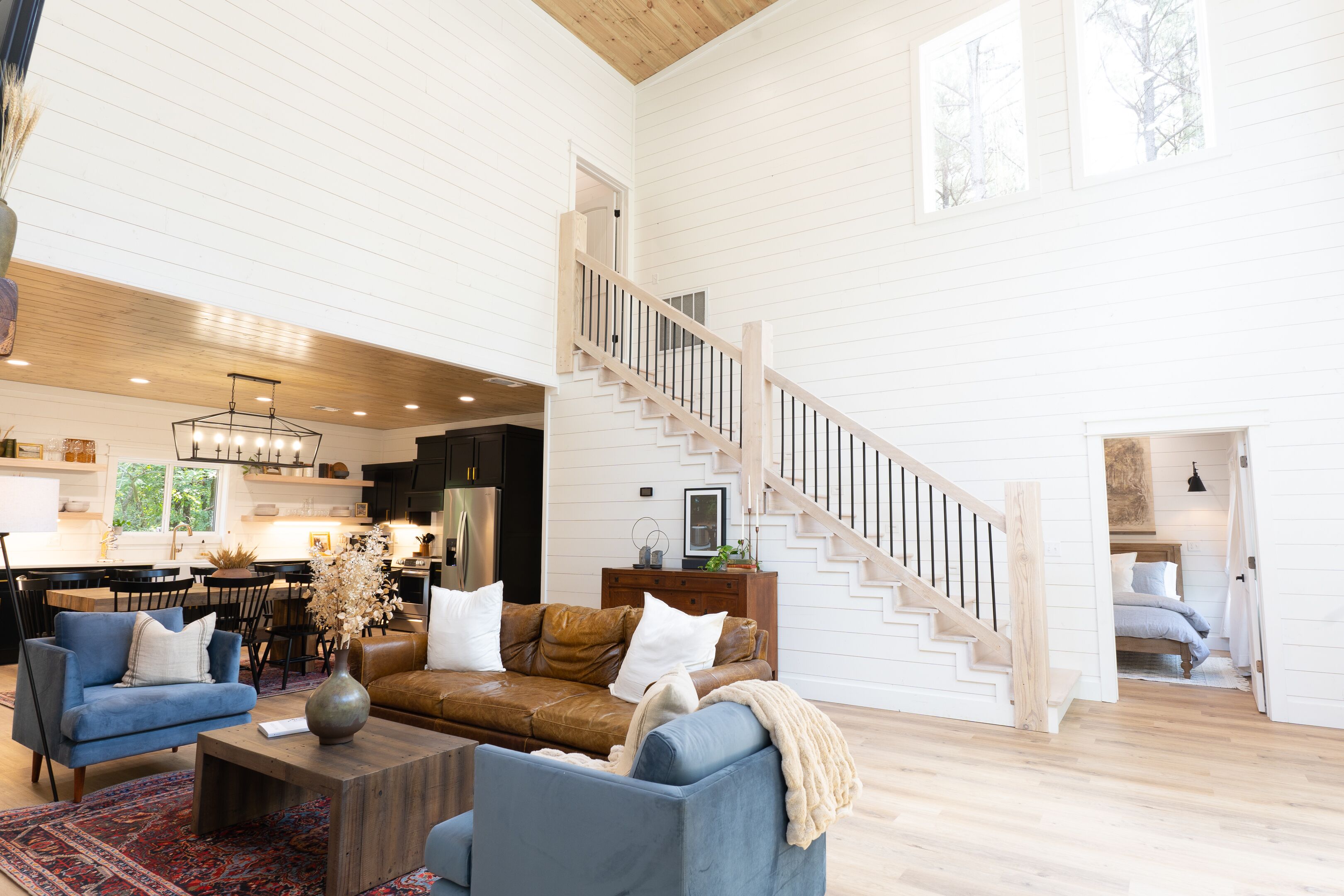 Smart TV, chimenea, videojuegos y futbolito 