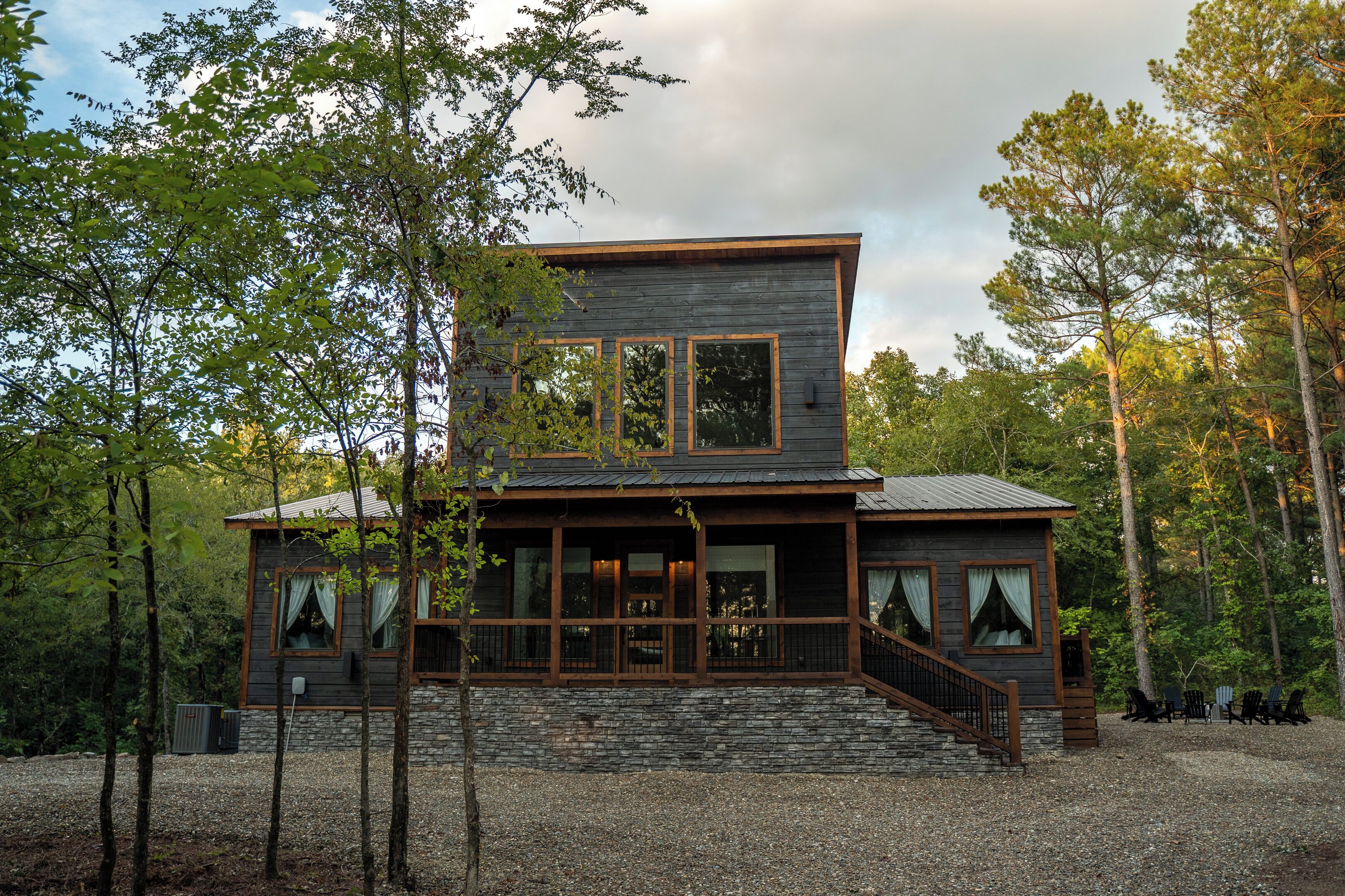 Stone+Pine: Entertainment | Pet Friendly | hot tub