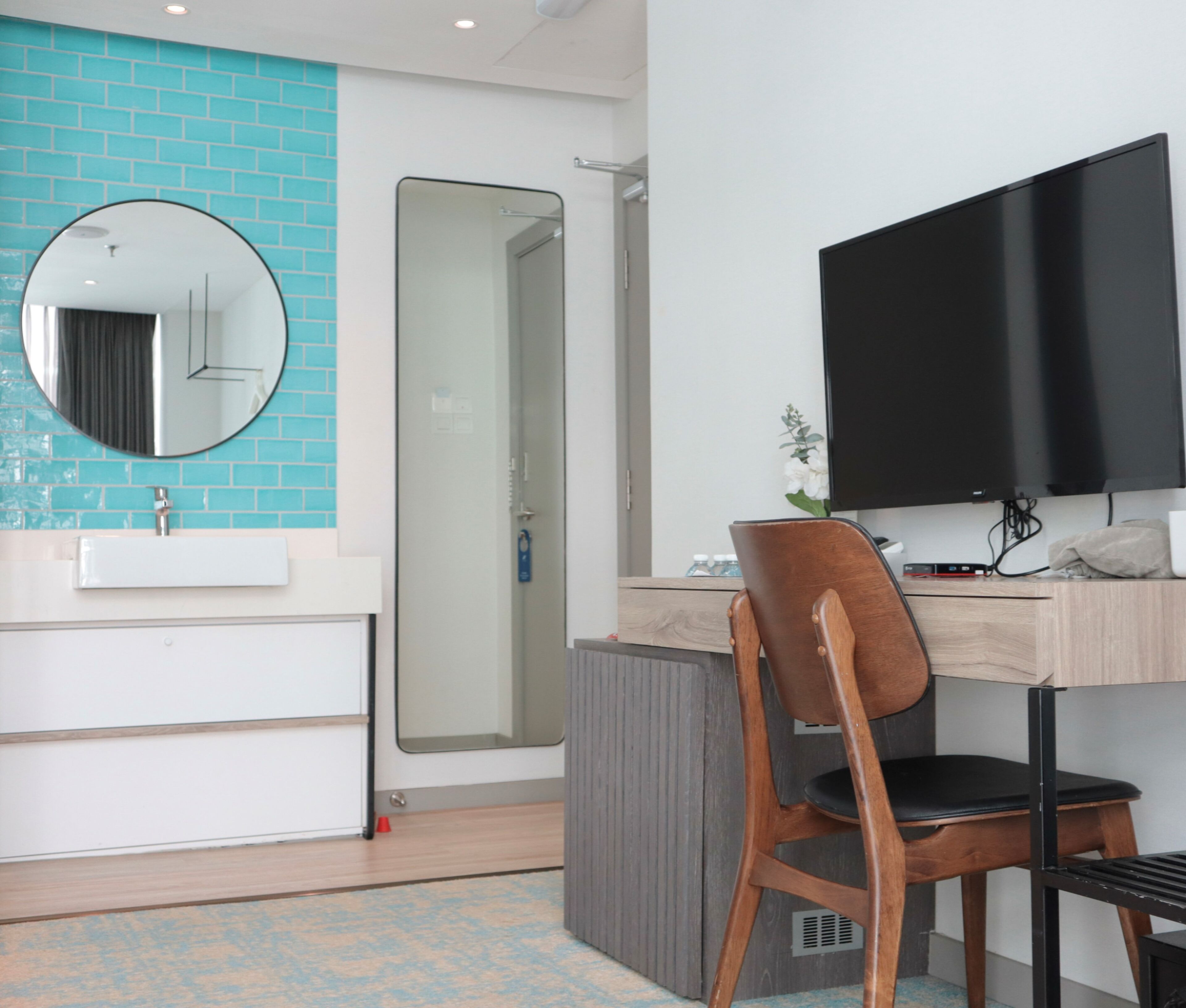 family room | 1 bedroom, in-room safe, desk, laptop workspace