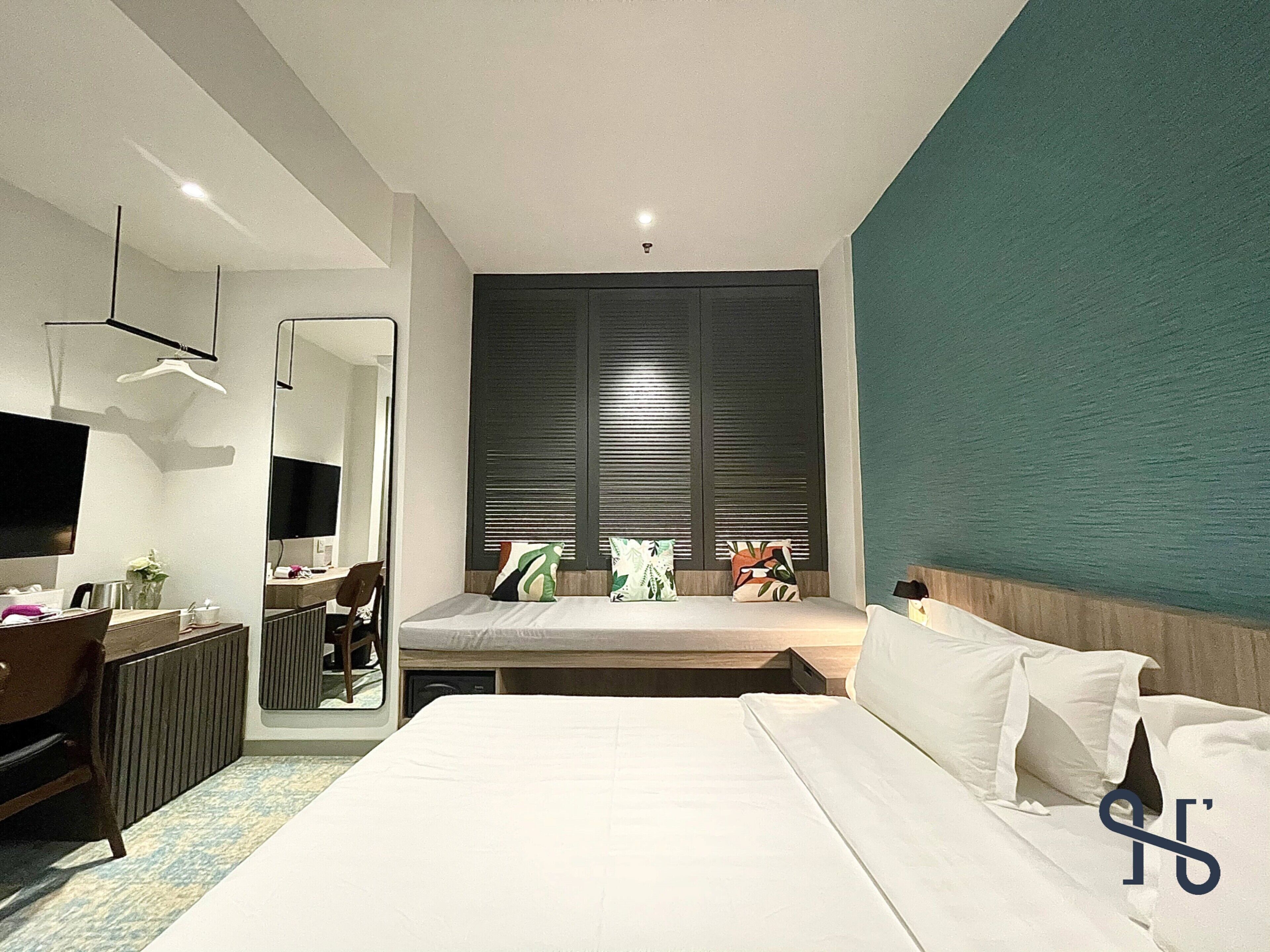 In-room safe, desk, laptop workspace, iron/ironing board
