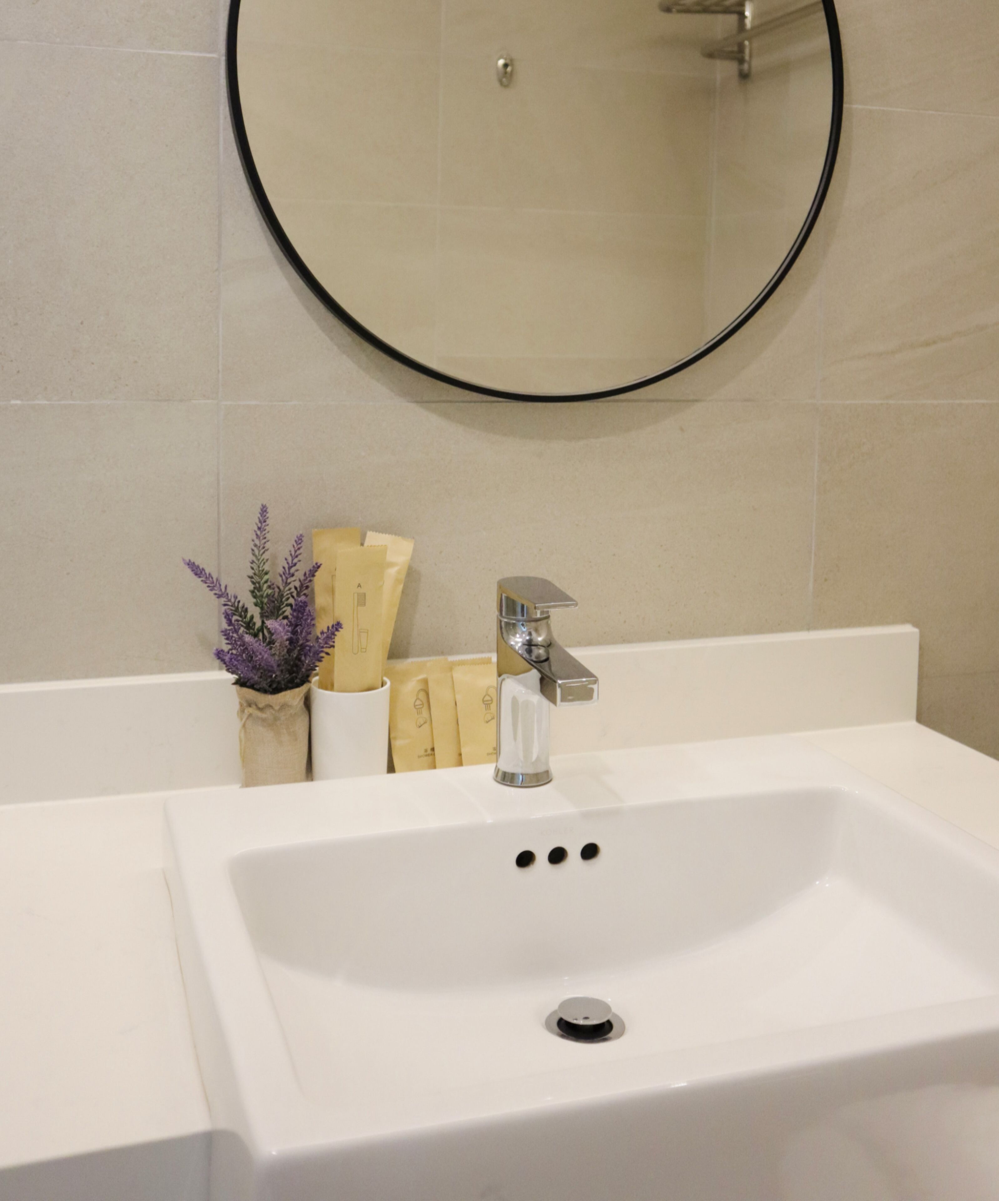 family room | bathroom | shower, hydromassage showerhead, free toiletries, hair dryer