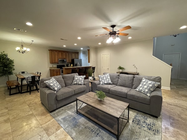 Smart TV, fireplace - Elegant Mountain Townhome in Banner Elk (Banner Elk)