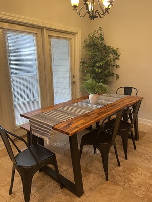 Dining - Elegant Mountain Townhome in Banner Elk (Banner Elk)