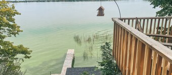 Charming Cabin Overlooking Rush Lake