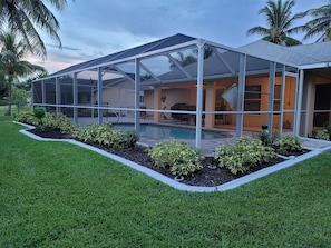 Piscina all'aperto, una piscina riscaldata