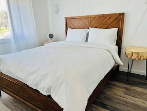 4 bedrooms, desk, iron/ironing board, travel cot