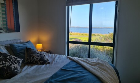 4 quartos, ferros/tƔbuas de passar roupa, roupa de cama