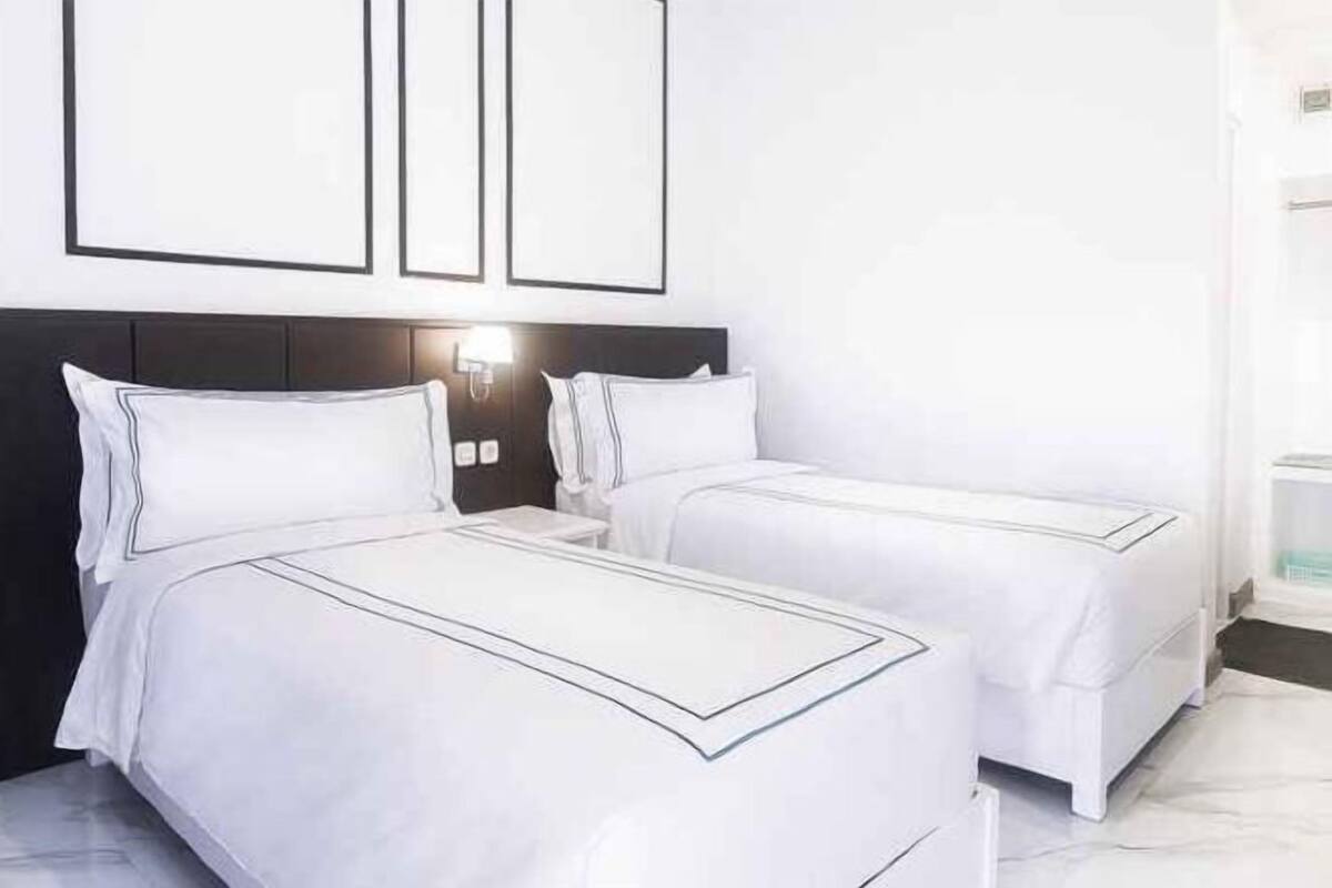 Iron/ironing board, free WiFi, bed sheets