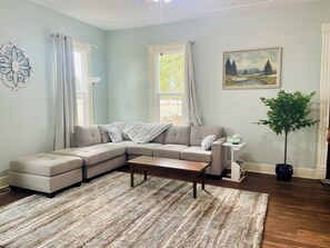 Smart TV, fireplace, DVD player, toys