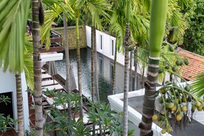 Außenpool, geöffnet von 09:00 Uhr bis 21:00 Uhr, Sonnenschirme